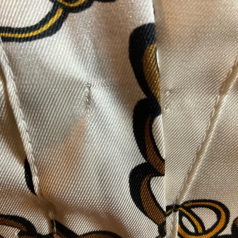 “ZARA” Tunic Style Chain Link Pattern Cream Coloured Long Sleeved Blouse. - Picture 12 of 13